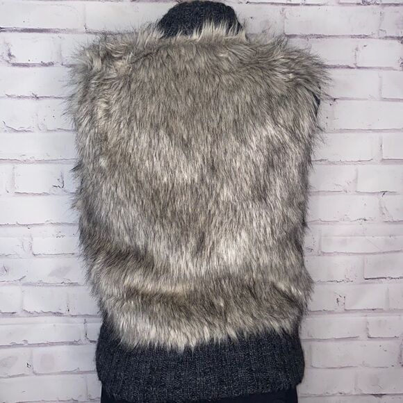 Loft faux fur zip up vest size M/L - Picture 3 of 7